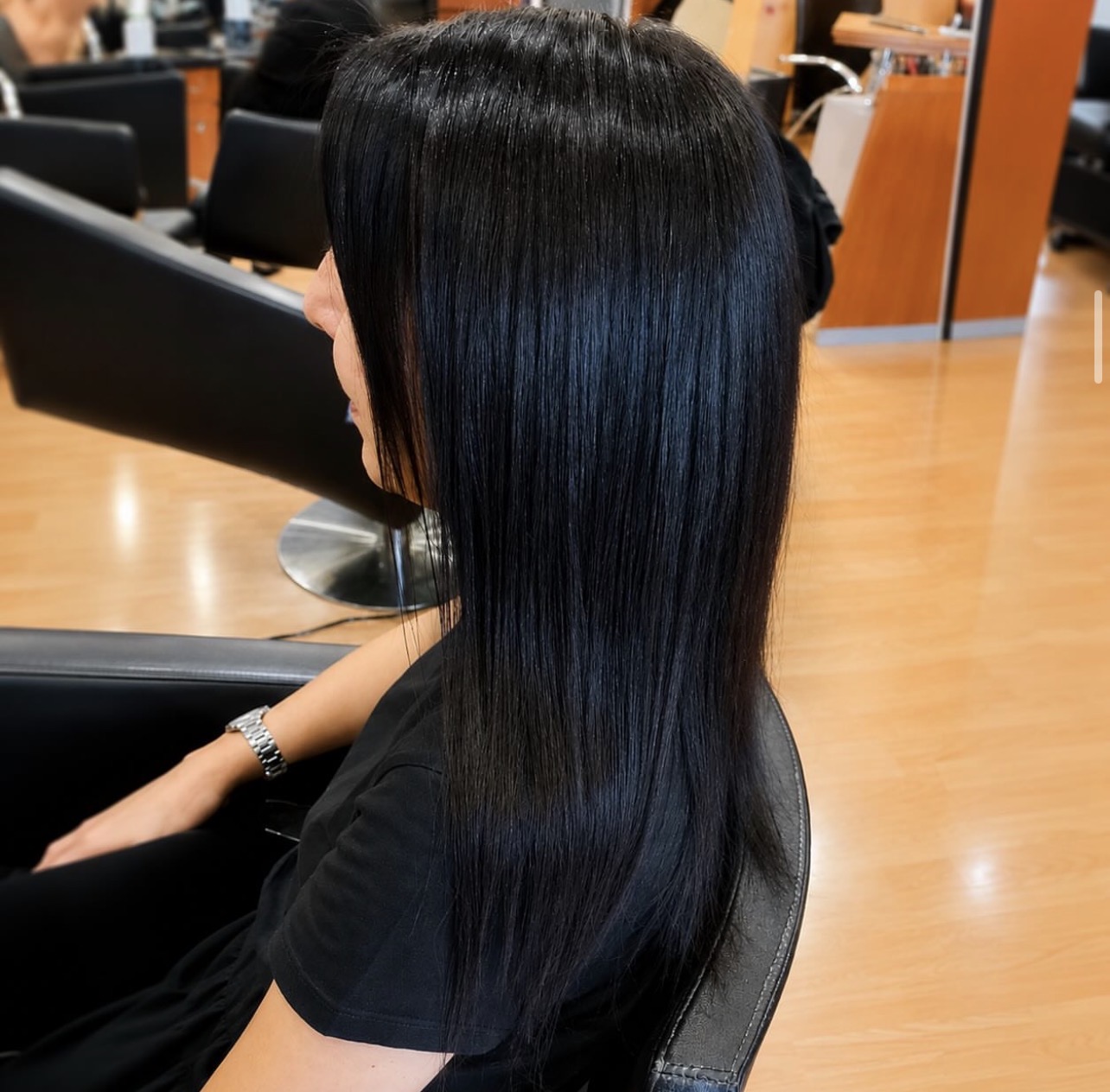 Piega liscia su capelli neri